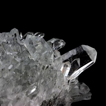 Quartz macles. 908.3 ct.