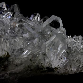 Quartz macles. 908.3 ct.