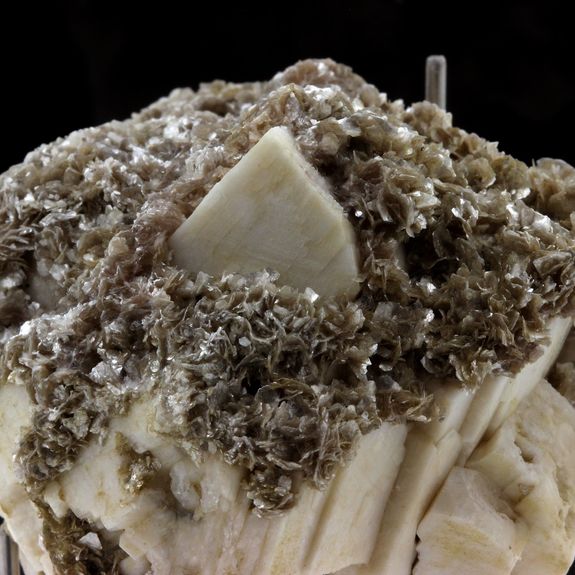 Microcline + Muscovite. 540.6 ct.