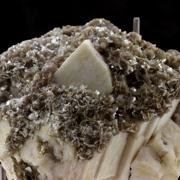 Microcline + Muscovite. 540.6 ct.