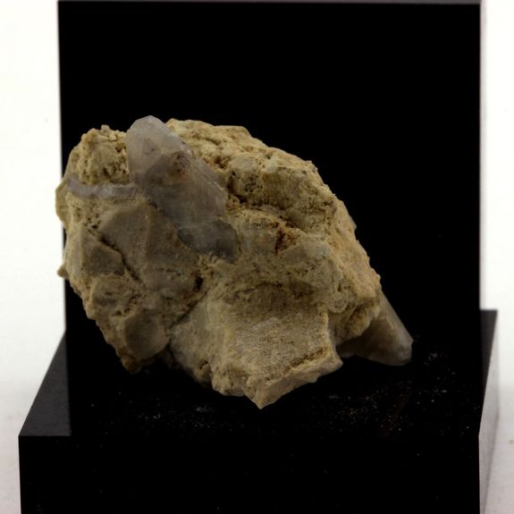 Albite (macle du Roc Tourné). 79.7 ct.