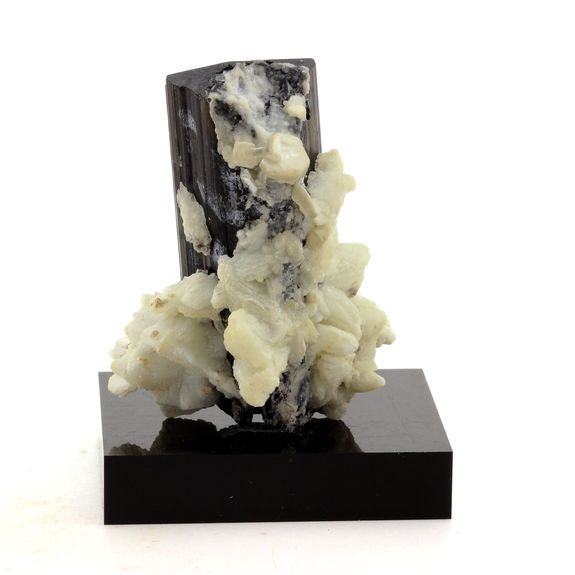 Tourmaline Schörl. 310.2 ct.