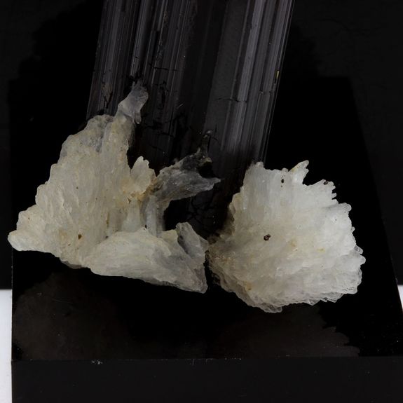 Tourmaline Schörl. 168.9 ct.