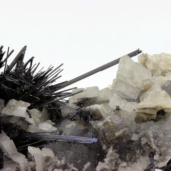 Stibnite + Baryte. 2680.0 ct.