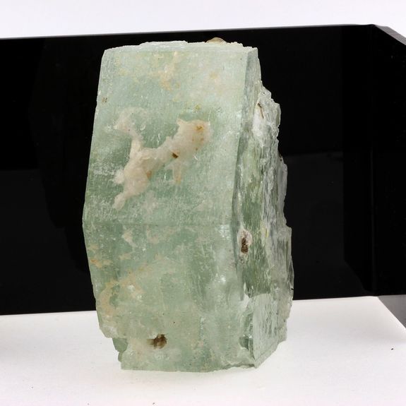 Béryl, Muscovite, Albite. 4330.0 ct.