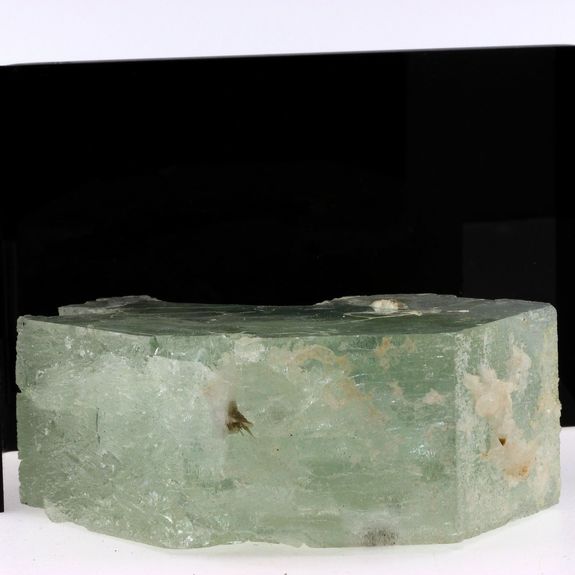 Béryl, Muscovite, Albite. 4330.0 ct.
