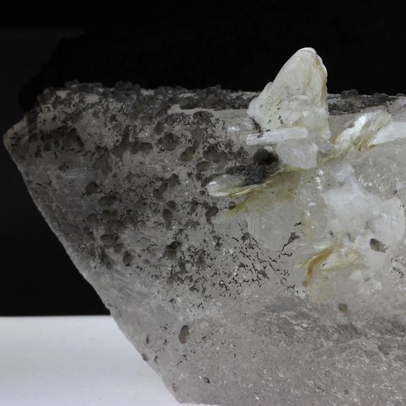 Quartz + Fairfieldite. 3830.0 ct. (0,76 kg)