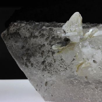 Quartz + Fairfieldite. 3830.0 ct. (0,76 kg)