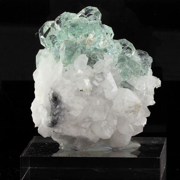 Fluorite + Quartz. 732.9 ct.