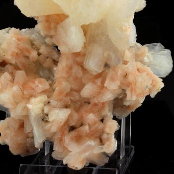 Stilbite + Heulandite.
