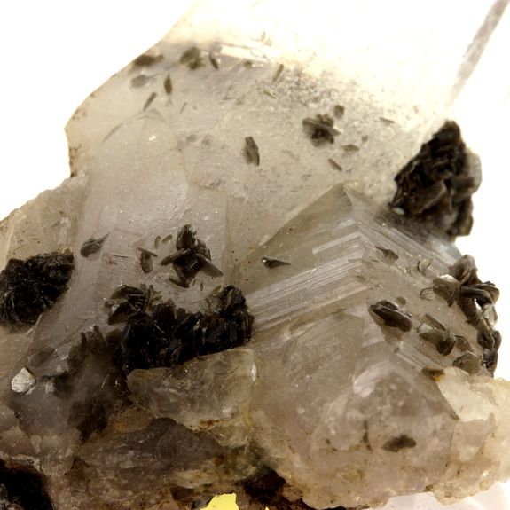 Quartz + Muscovite. 280.7 ct.