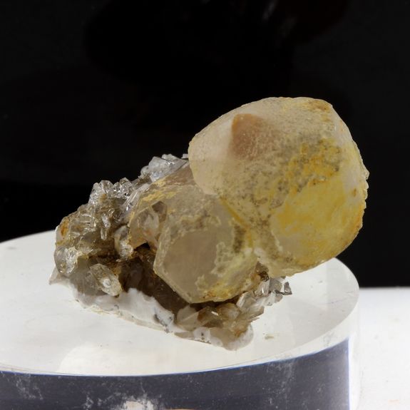 Quartz + Calcite. 94.2 ct.
