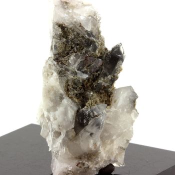 Brookite + Quartz gris. 108.8 ct.