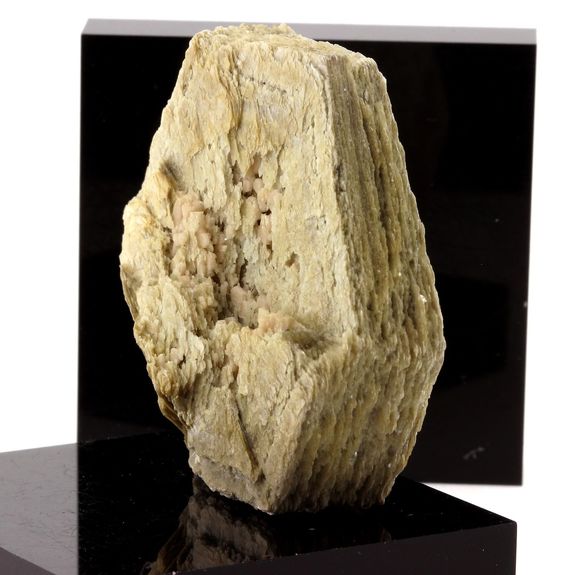 Muscovite. 196.1 ct.