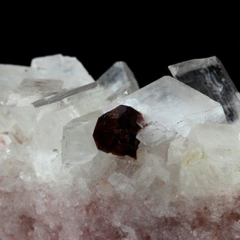 Uvite, Magnesite, Quartz.