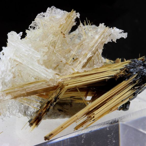 Rutile + Hematite. 101.2 ct.