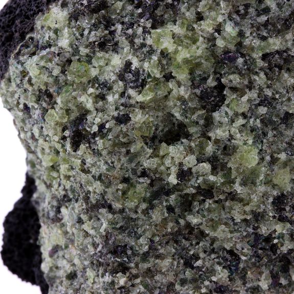 Péridotite. 682.4 ct.