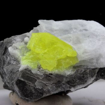 Soufre + Gypse. 131.5 ct.
