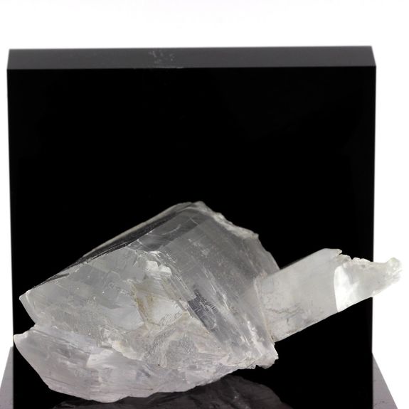 Gypsum. 1875.0 ct.