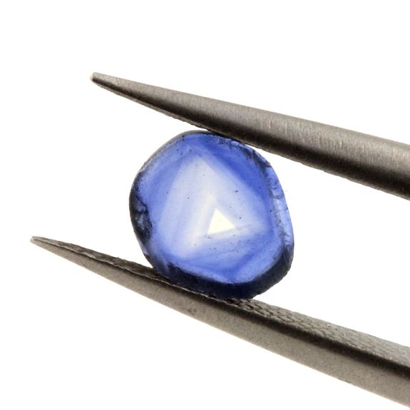 Saphir bleu (tranche). 0.57 ct.