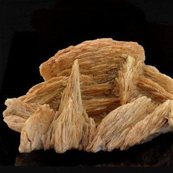 Baryte. 617.3 ct.