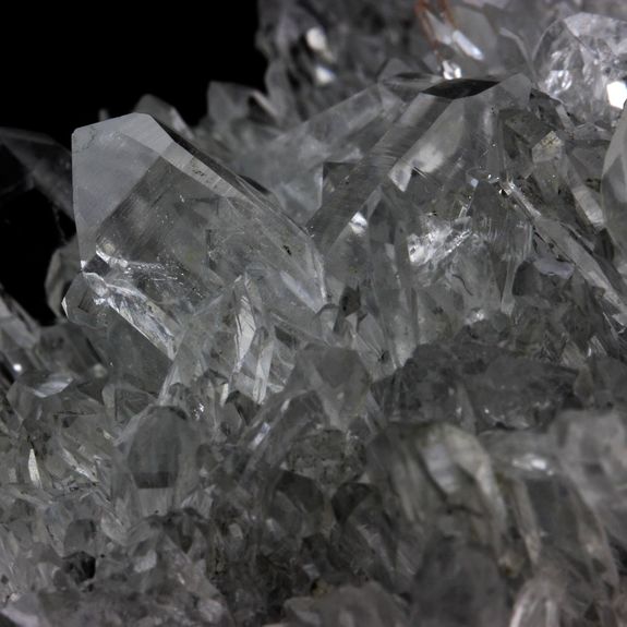 Quartz macles. 908.3 ct.