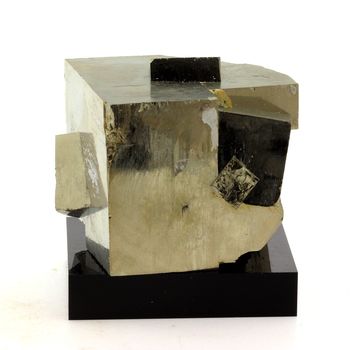 Pyrite. 1825.1 ct.