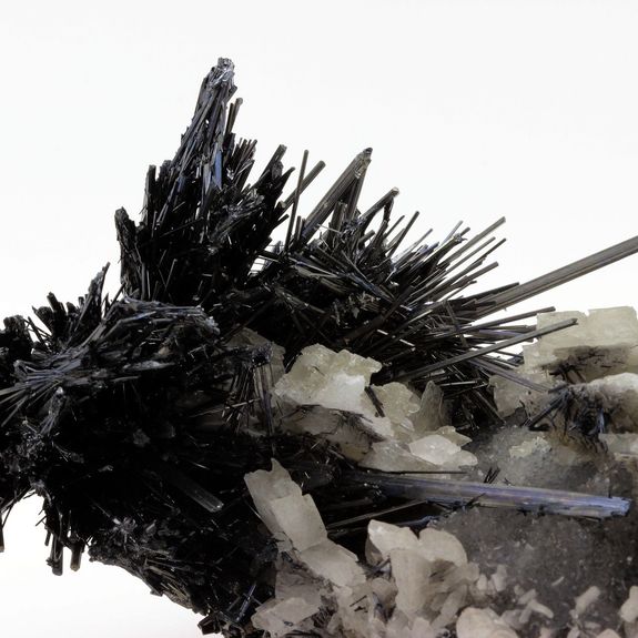 Stibnite + Baryte. 2680.0 ct.
