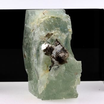 Béryl, Muscovite, Albite. 4330.0 ct.