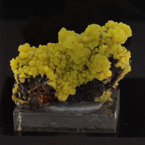 Mimetite. 135.7 ct.