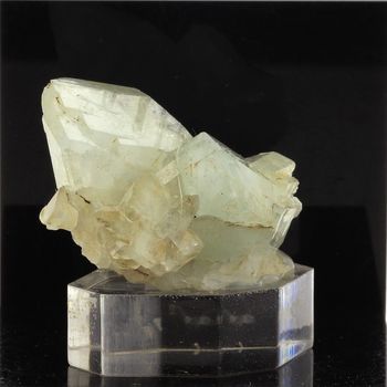 Datolite. 140.6 ct.