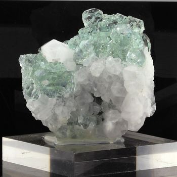 Fluorite + Quartz. 732.9 ct.