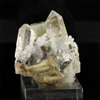 Quartz, Apatite, Wolframite, Pyrite. 772.8 ct.