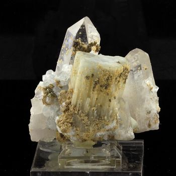 Quartz, Apatite, Wolframite, Pyrite. 772.8 ct.