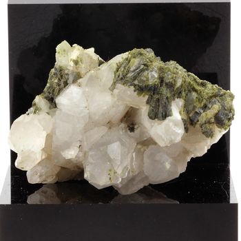 Epidote + Quartz. 731.7 ct.