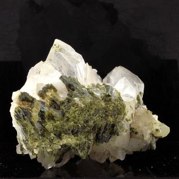 Epidote + Quartz. 731.7 ct.
