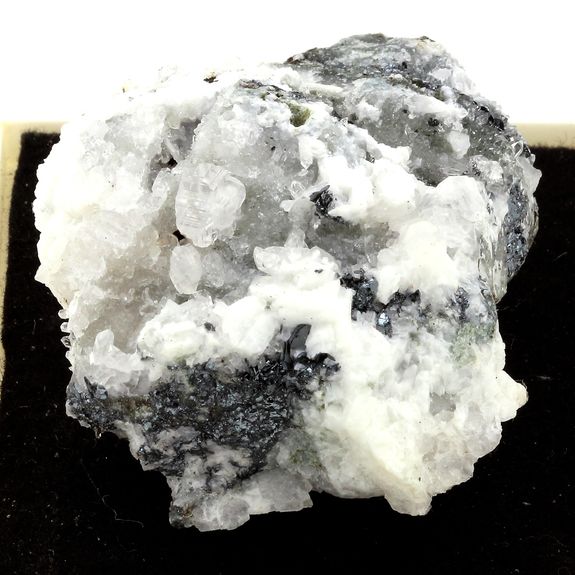 Calcite, Hematite, Quartz. 319.1 ct.