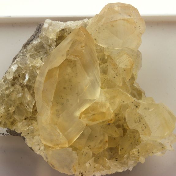 Calcite. 368.1 ct.