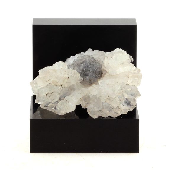 Agate + Quartz. 53.5 ct.