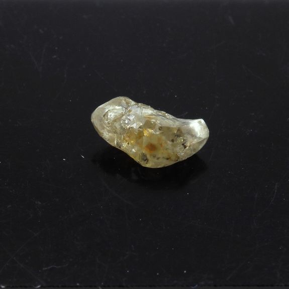 Diamant brut. 0.325 ct.