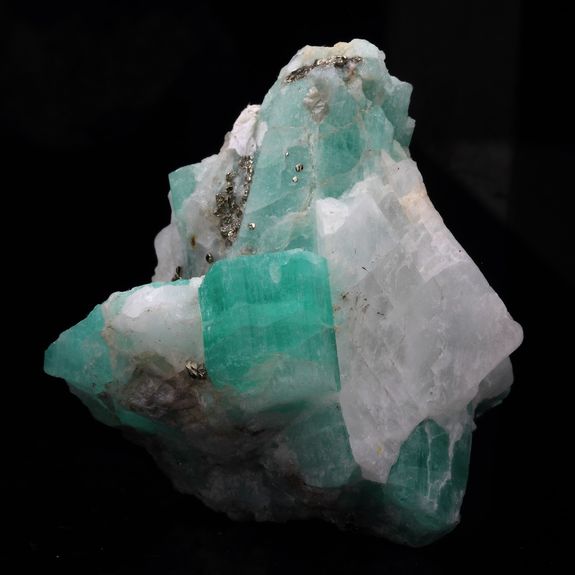 Emeraude + Pyrite. 350.6 ct.