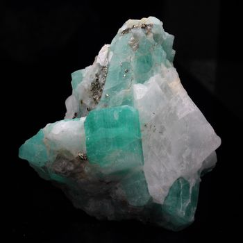 Emeraude + Pyrite. 350.6 ct.