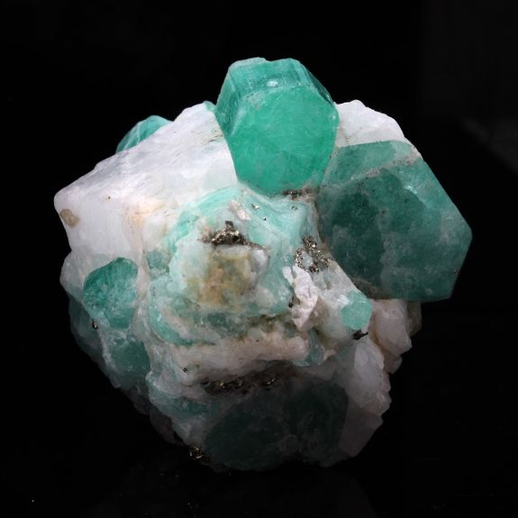 Emeraude + Pyrite. 350.6 ct.