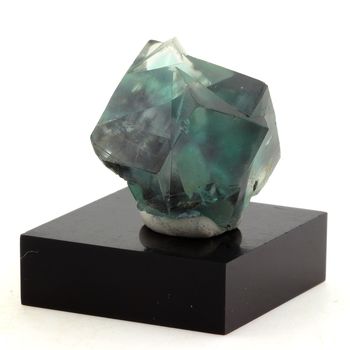 Fluorite. 87.1 ct.