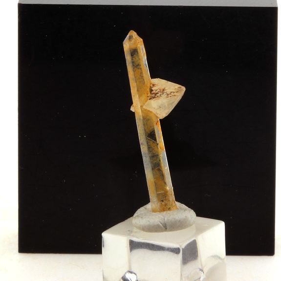 Quartz + Adulaire. 1.9 ct.