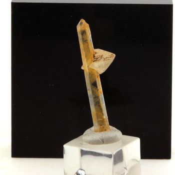 Quartz + Adulaire. 1.9 ct.