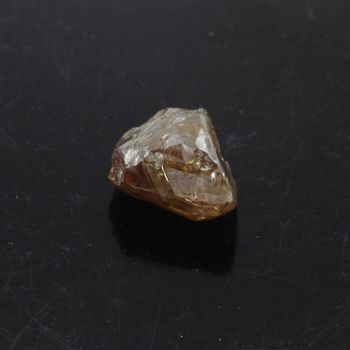Diamant brut. 0.615 ct.