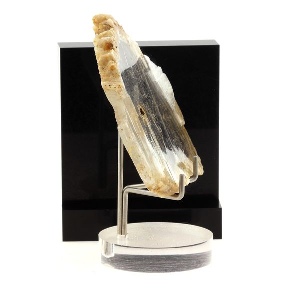 Gypsum. 167.4 ct.