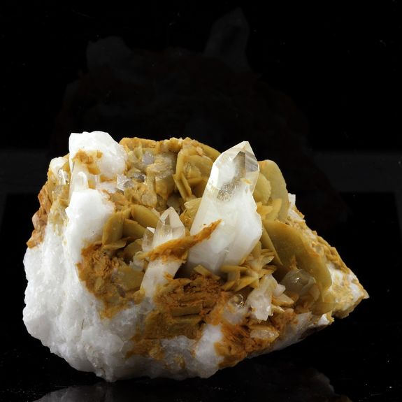 Siderite, Quartz. 1470.0 ct.