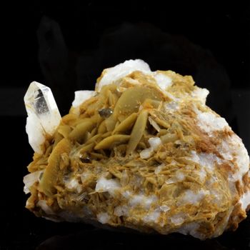 Siderite, Quartz. 1470.0 ct.